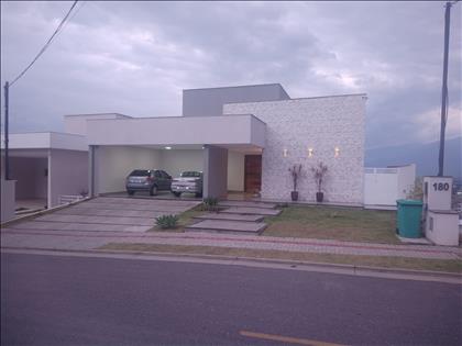 Casa em condomínio à Venda