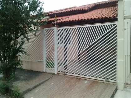 Casa à Venda