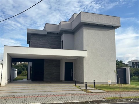 Casa em condomínio à Venda
